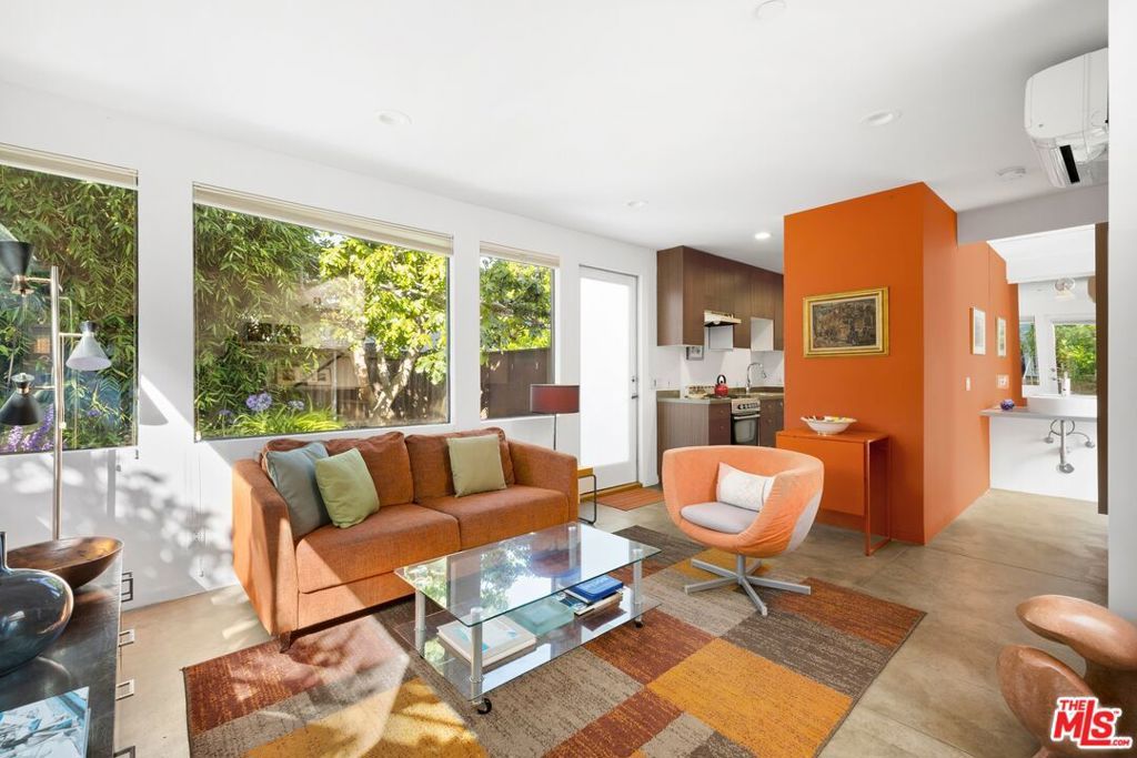 Image 18 of property listing at 712 Copeland Court, Santa Monica, CA 90405