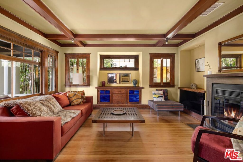 Image 2 of property listing at 712 Copeland Court, Santa Monica, CA 90405