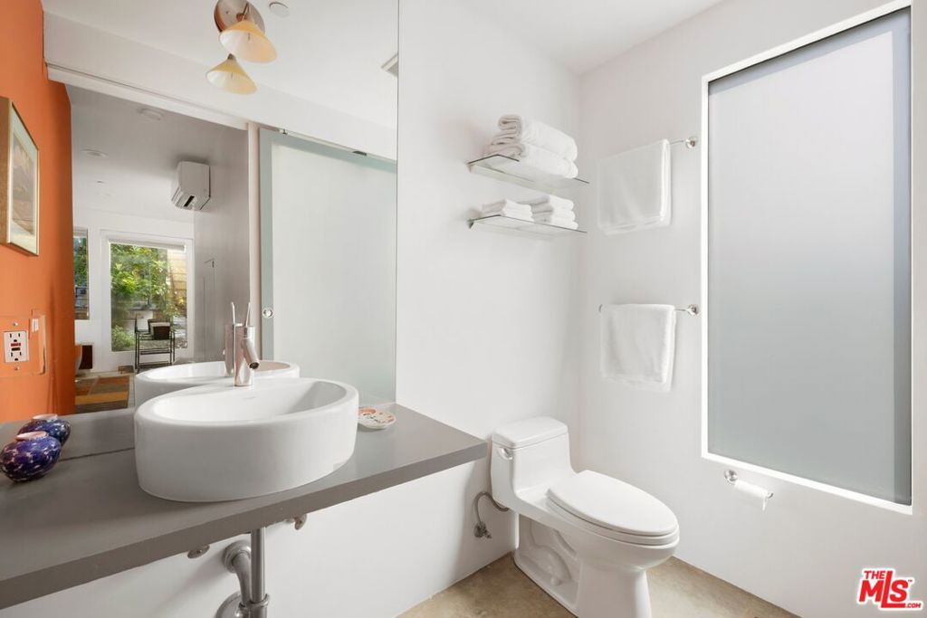 Image 21 of property listing at 712 Copeland Court, Santa Monica, CA 90405