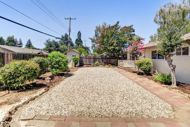 8944 New Dawn Dr, Sacramento, CA 95826