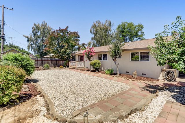 8944 New Dawn Dr, Sacramento, CA 95826