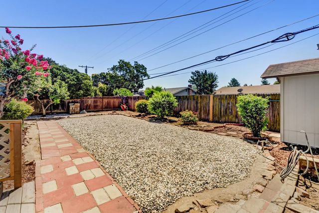 8944 New Dawn Dr, Sacramento, CA 95826