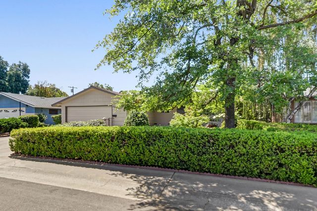 8944 New Dawn Dr, Sacramento, CA 95826