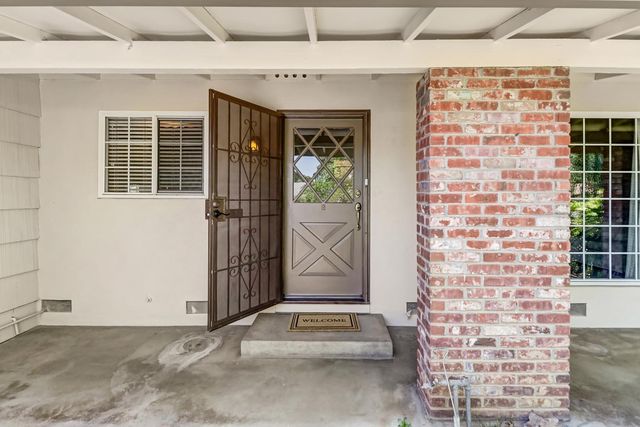8944 New Dawn Dr, Sacramento, CA 95826