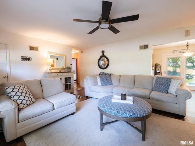 2206 GLENDALE Avenue, Pekin, IL 61554