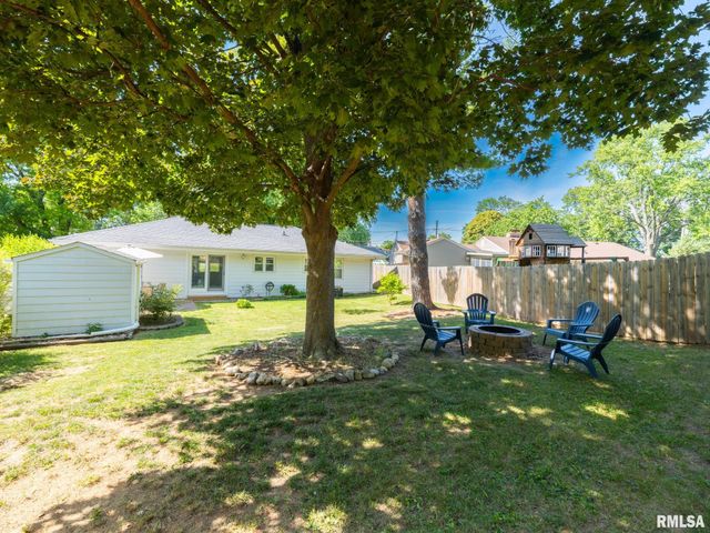 2206 GLENDALE Avenue, Pekin, IL 61554