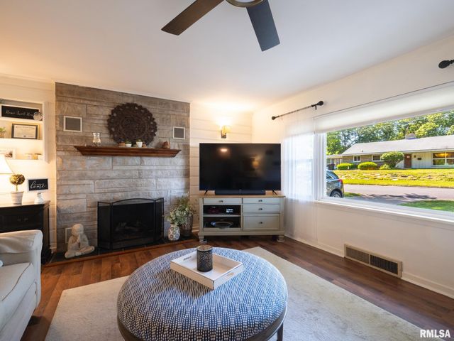 2206 GLENDALE Avenue, Pekin, IL 61554