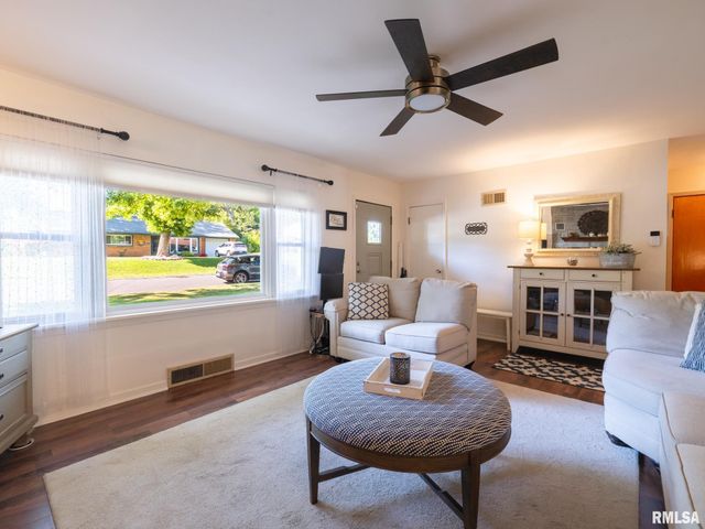 2206 GLENDALE Avenue, Pekin, IL 61554