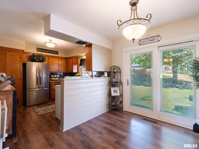 2206 GLENDALE Avenue, Pekin, IL 61554