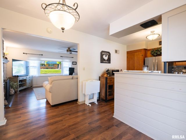 2206 GLENDALE Avenue, Pekin, IL 61554