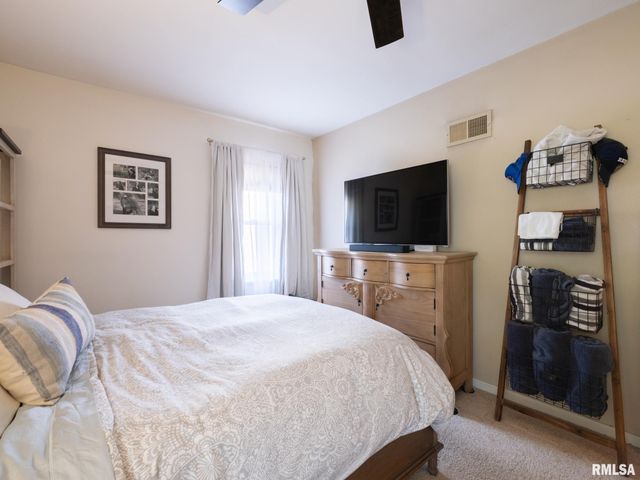 2206 GLENDALE Avenue, Pekin, IL 61554