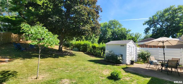 2206 GLENDALE Avenue, Pekin, IL 61554
