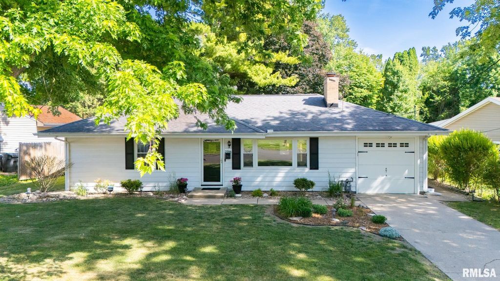 2206 GLENDALE Avenue, Pekin, IL 61554