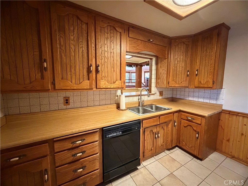 Image 12 of property listing at 650 Yucca Avenue, Barstow, CA 92311