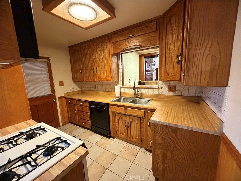 Image 13 of property listing at 650 Yucca Avenue, Barstow, CA 92311