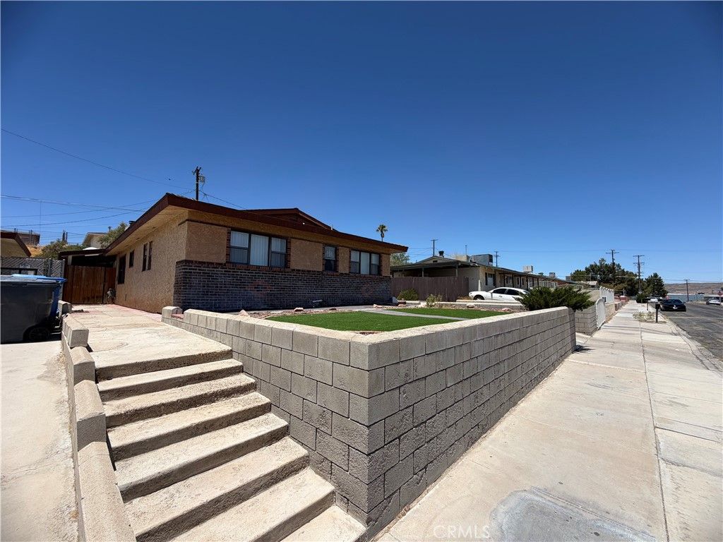 Image 2 of property listing at 650 Yucca Avenue, Barstow, CA 92311