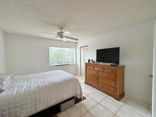435 Pine Glen Lane B-2, Greenacres, FL 33463