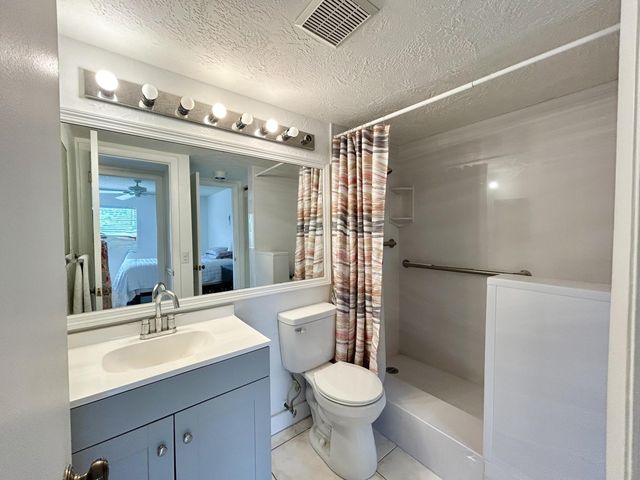 435 Pine Glen Lane B-2, Greenacres, FL 33463