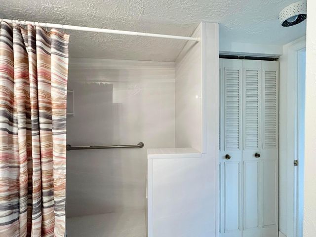 435 Pine Glen Lane B-2, Greenacres, FL 33463