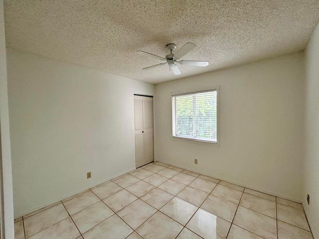 435 Pine Glen Lane B-2, Greenacres, FL 33463