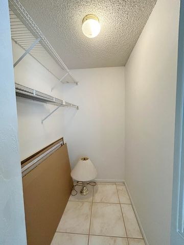 435 Pine Glen Lane B-2, Greenacres, FL 33463