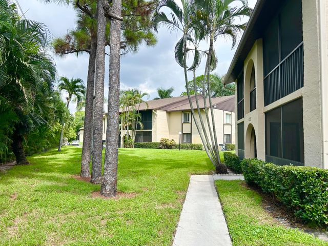 435 Pine Glen Lane B-2, Greenacres, FL 33463
