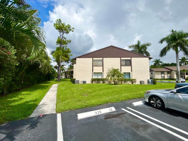 435 Pine Glen Lane B-2, Greenacres, FL 33463