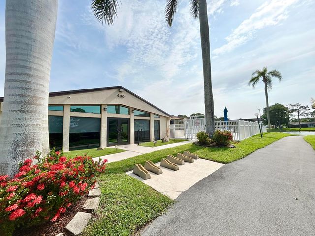 435 Pine Glen Lane B-2, Greenacres, FL 33463
