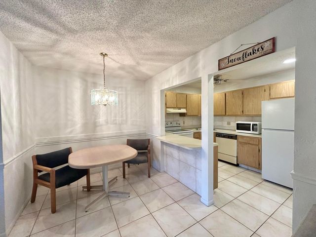 435 Pine Glen Lane B-2, Greenacres, FL 33463