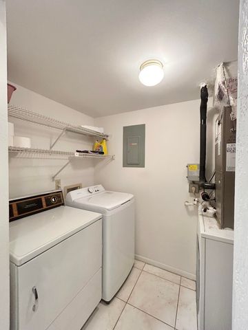 435 Pine Glen Lane B-2, Greenacres, FL 33463