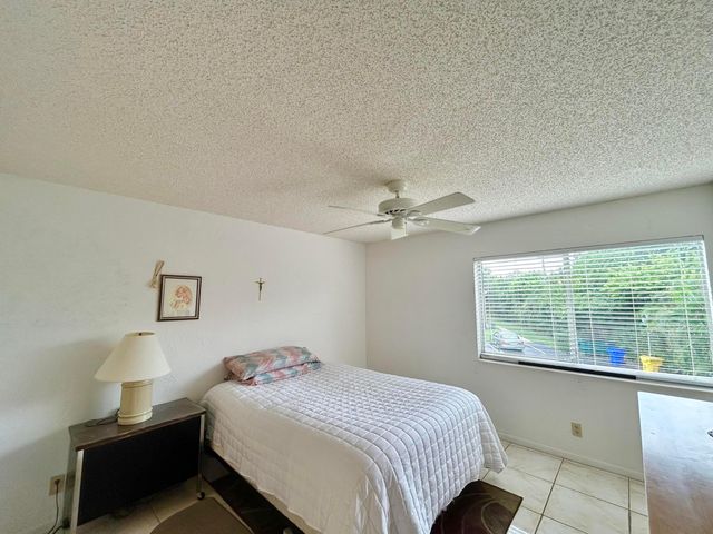 435 Pine Glen Lane B-2, Greenacres, FL 33463