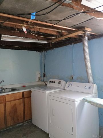 23 Spokane Drive, Pontiac, MI 48341