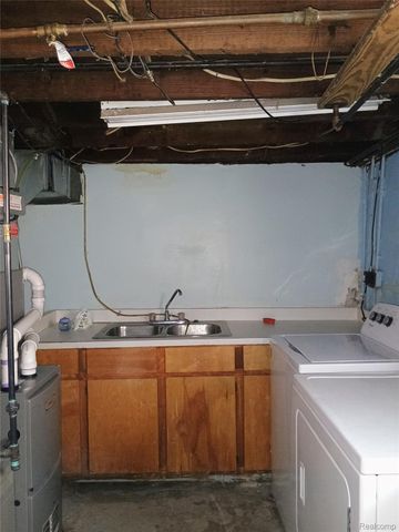 23 Spokane Drive, Pontiac, MI 48341