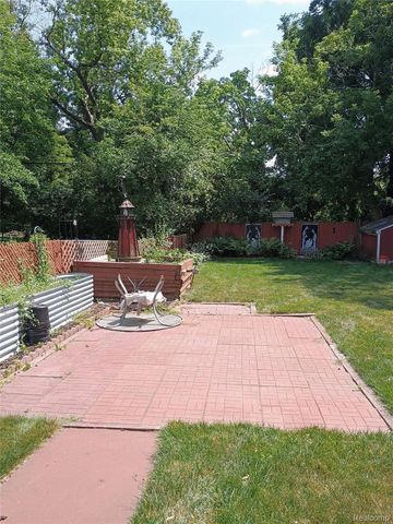 23 Spokane Drive, Pontiac, MI 48341