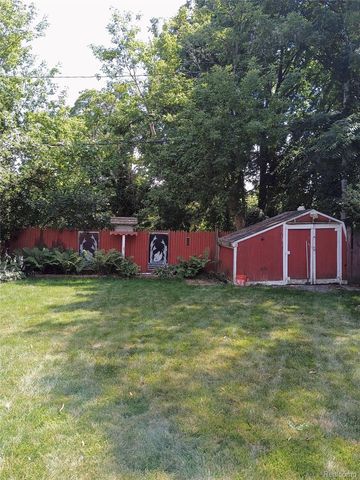 23 Spokane Drive, Pontiac, MI 48341