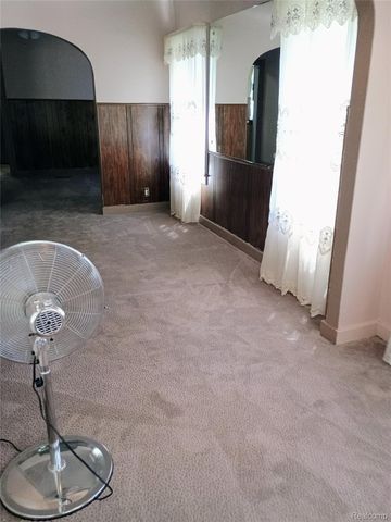 23 Spokane Drive, Pontiac, MI 48341
