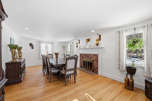 13 Woodlawn Dr, Sturbridge, MA 01566