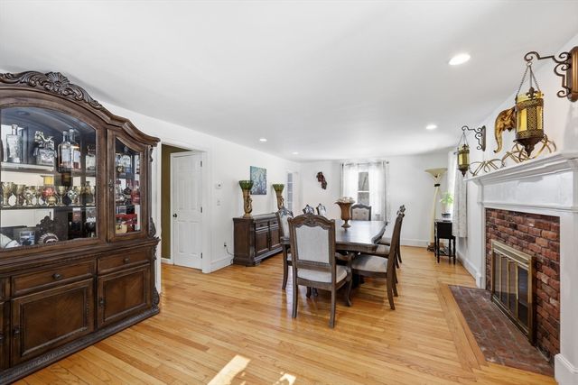 13 Woodlawn Dr, Sturbridge, MA 01566