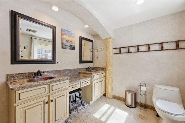 13 Woodlawn Dr, Sturbridge, MA 01566