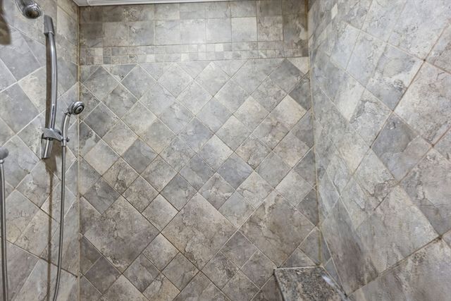 13 Woodlawn Dr, Sturbridge, MA 01566