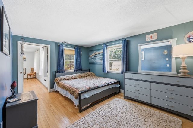 13 Woodlawn Dr, Sturbridge, MA 01566