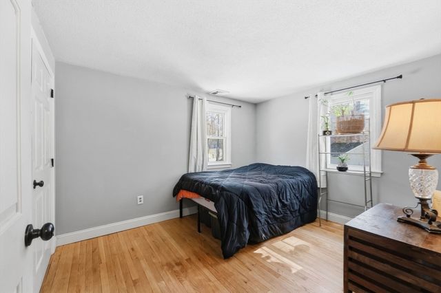 13 Woodlawn Dr, Sturbridge, MA 01566