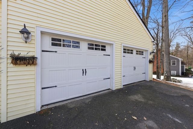 13 Woodlawn Dr, Sturbridge, MA 01566