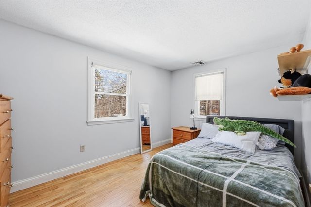 13 Woodlawn Dr, Sturbridge, MA 01566