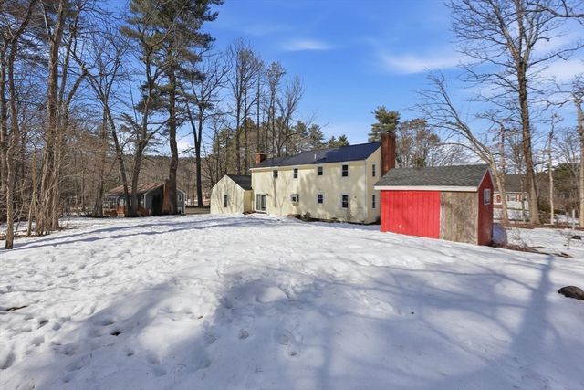 13 Woodlawn Dr, Sturbridge, MA 01566