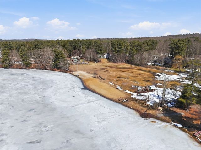 13 Woodlawn Dr, Sturbridge, MA 01566