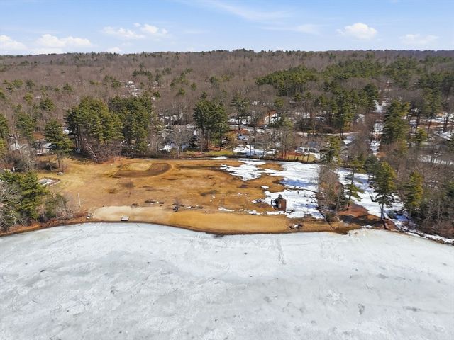 13 Woodlawn Dr, Sturbridge, MA 01566