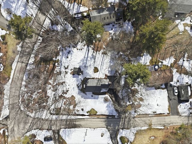 13 Woodlawn Dr, Sturbridge, MA 01566