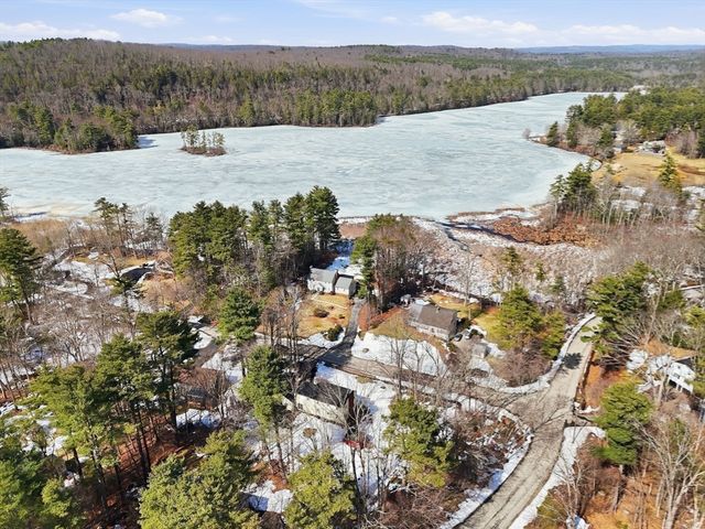 13 Woodlawn Dr, Sturbridge, MA 01566