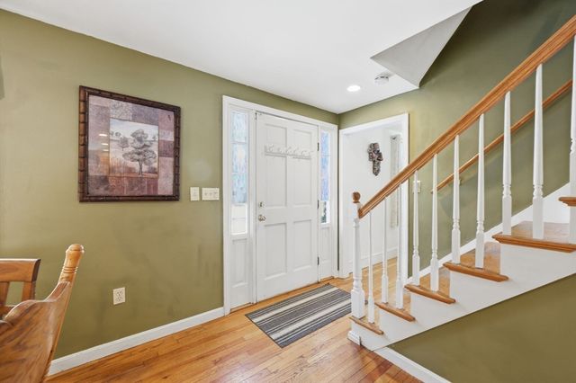 13 Woodlawn Dr, Sturbridge, MA 01566